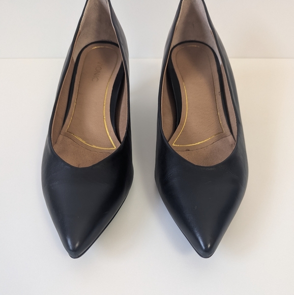 Vionic Black Leather Pointed Toe Heels Women's 9.5 - Picture 3 of 11